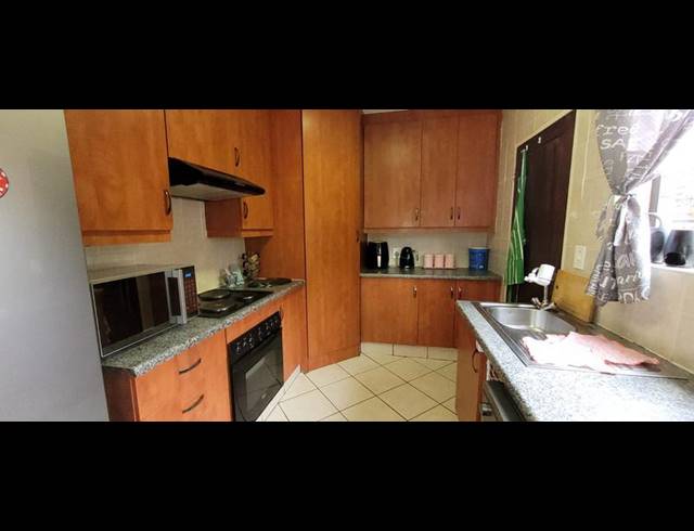 3 BEDROOM TOWNHOUSE FOR SALE IN FLORENTIA